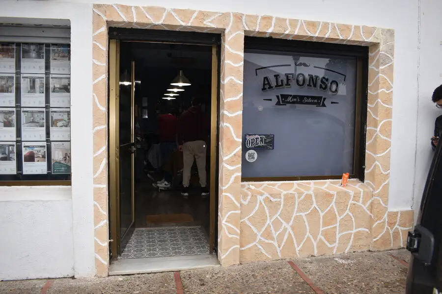 Fachada alfonso mens salon