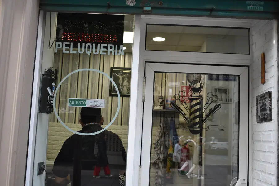 Fachada peluqueria caballeros oliver