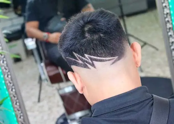 corte con diseño Bull Studio Barberhop