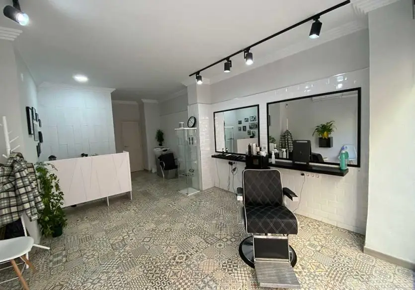 espacio de trabajo Sergio Peralta Barberia y Peluqueria