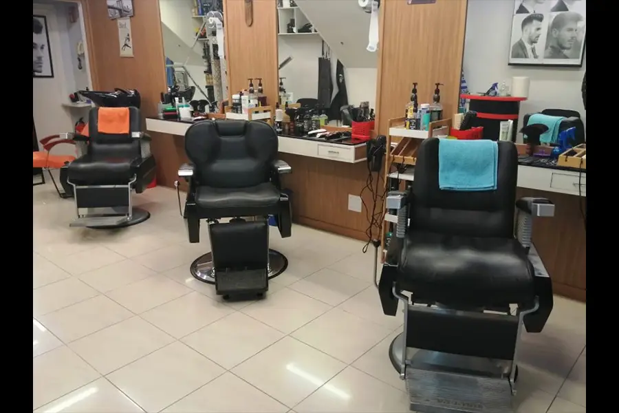 interior barberia aziz