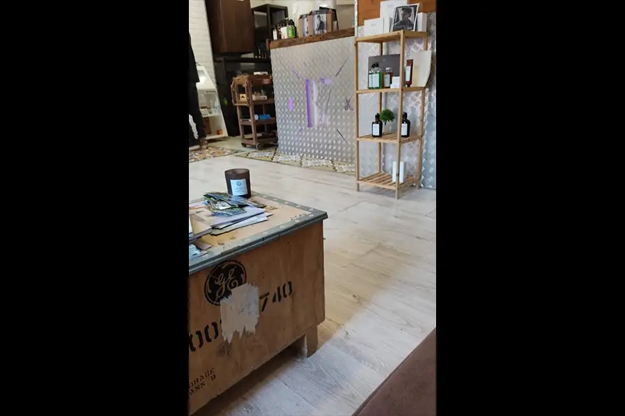 principal interior b7barbershop