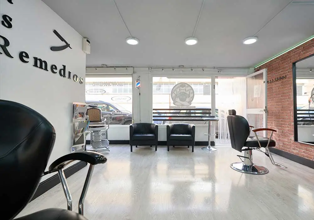 sala de espera barbería los remedios