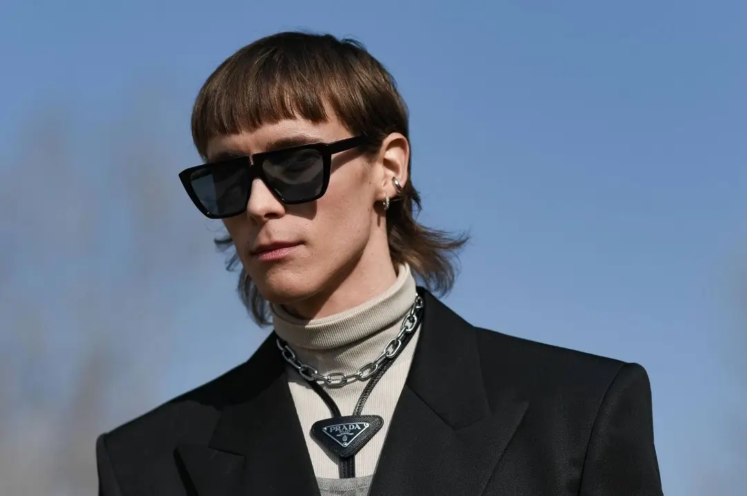 Corte mullet con flequillo para hombre