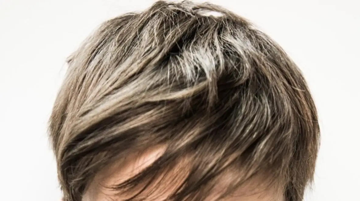 Cortes de pelo para pelo fino en hombres el flequillo para aprovechar la falta de volumen