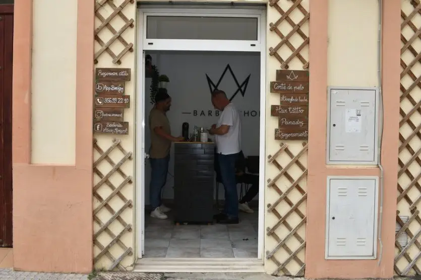 Fachada barberia adrian mariscal puerto real