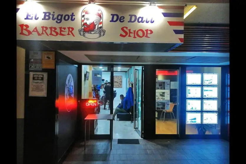 Barberia El bigot de dali principal entrada