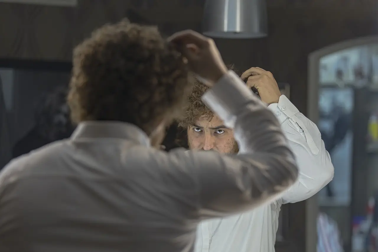 Como peinar el pelo rizado hombre