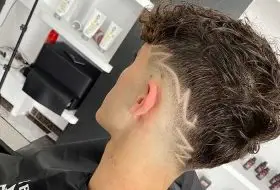 Corte y dibujo ibuu barber shop