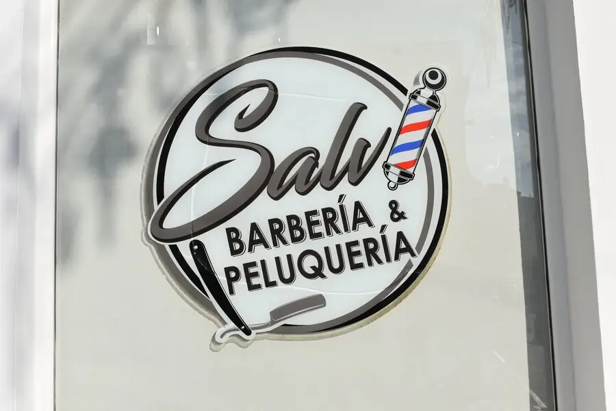 Cristal barberia peluqueria salvi