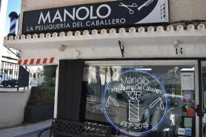 Fachada manolo la peluqueria del caballero