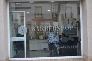 Fachada rafa glez barbershop
