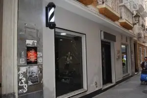 Fachada roman haircuts and shave