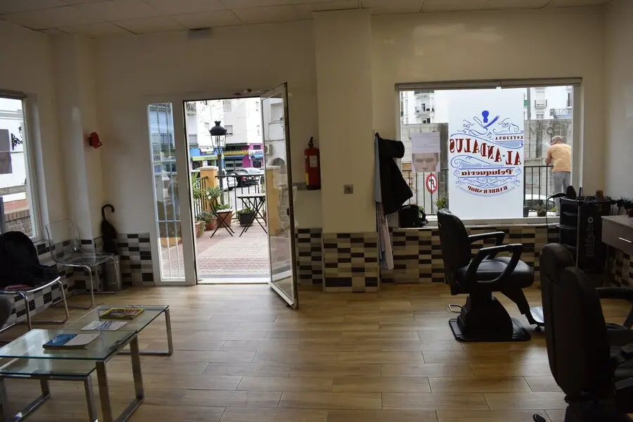 Interior 2 al andalus peluqueria barbershop