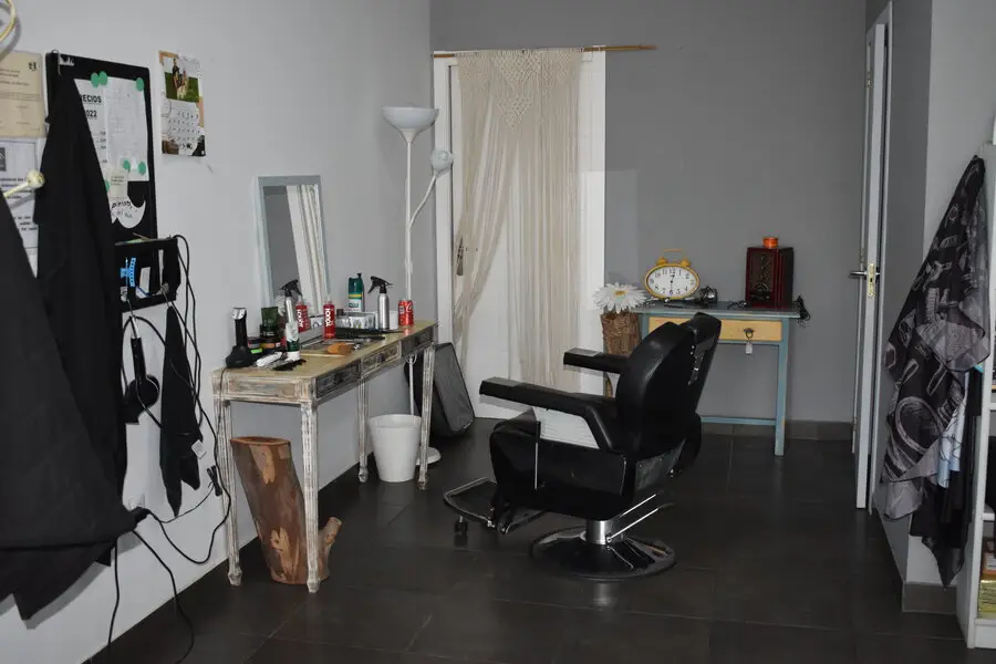 Interior peluqueria cazorla