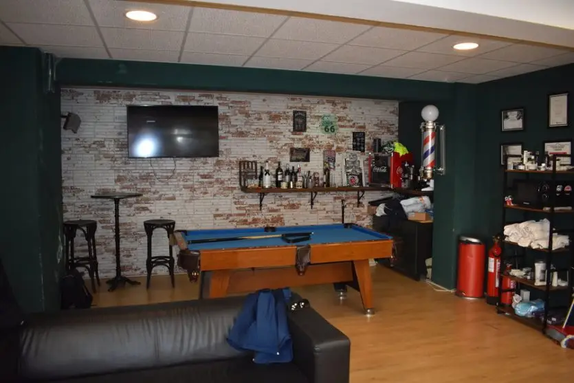 Interior urbanos barber shop