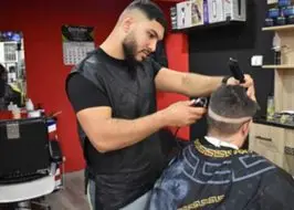 corte con diseño Hicham peluquería y barber shop