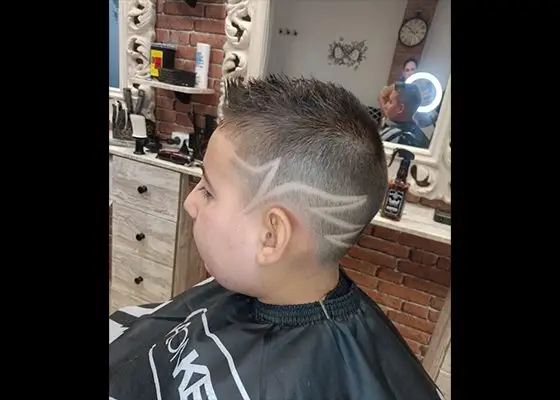 corte niño estilo zigzag