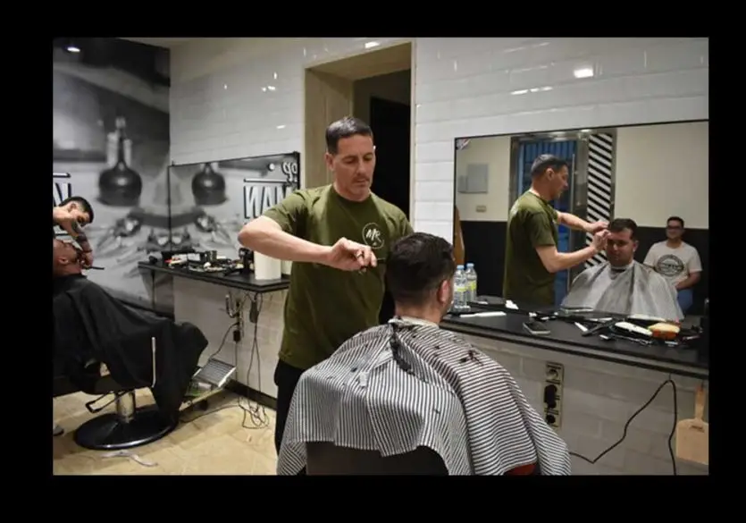 espacio de trabajo manolo roman barber shop