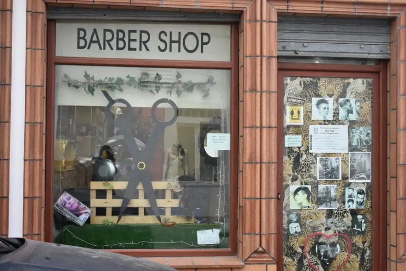 fachada Peluqueria y barberia Starhair