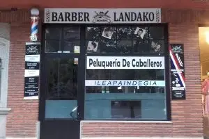 fachada barberia landako moshin madalena