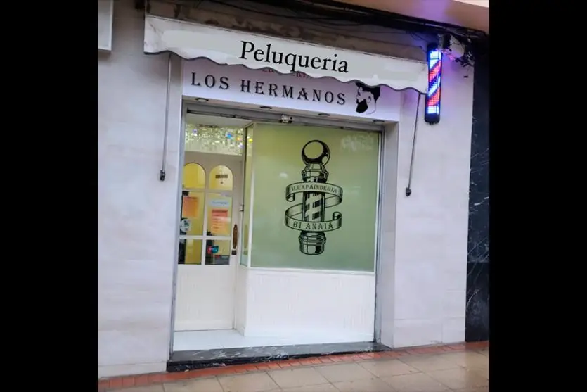 fachada peluqueria los hermanos