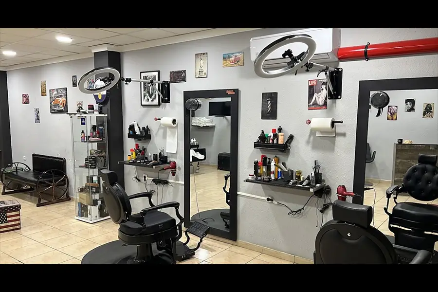 interior barberia ruta 66