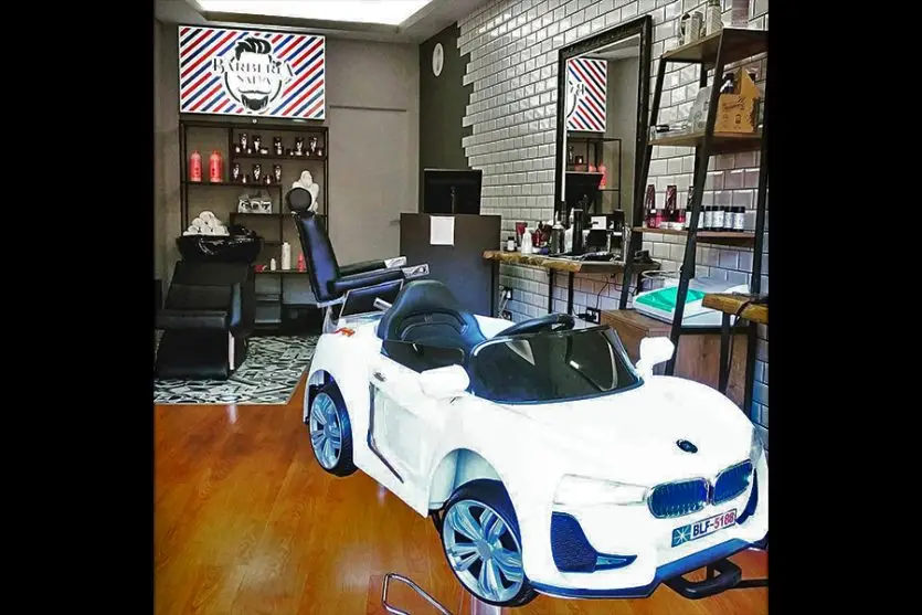 interior barberia salva