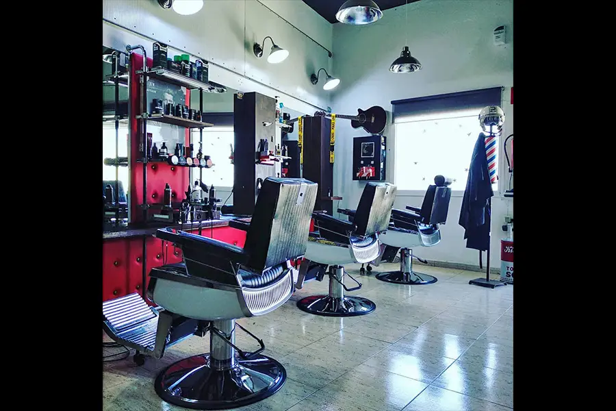 interior barberia tias