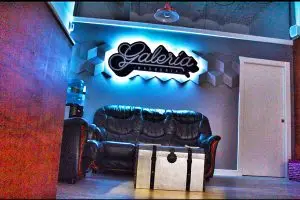 interior galeria barberia
