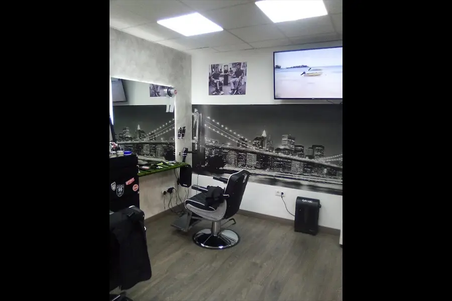 interior la oveja negra barber studio