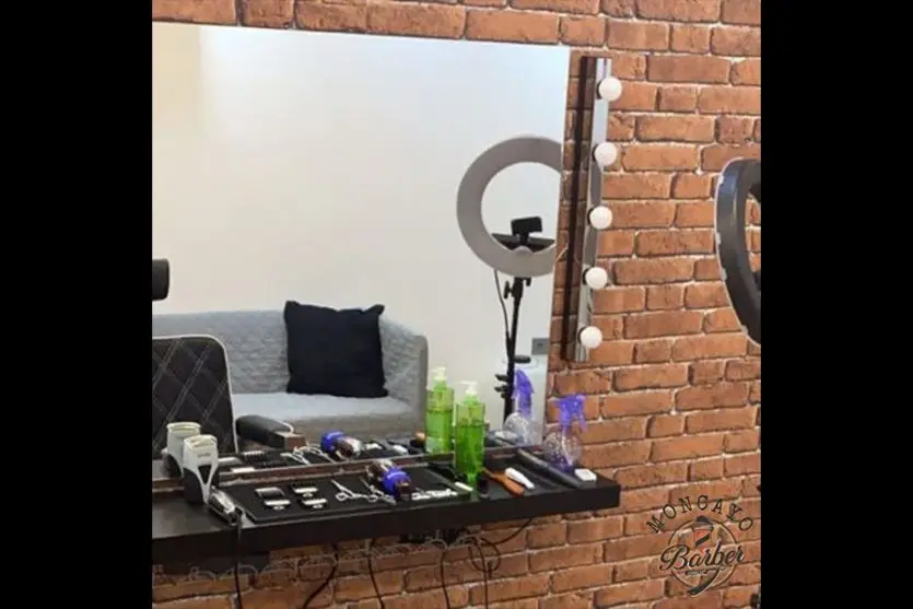 interior mocayo barber