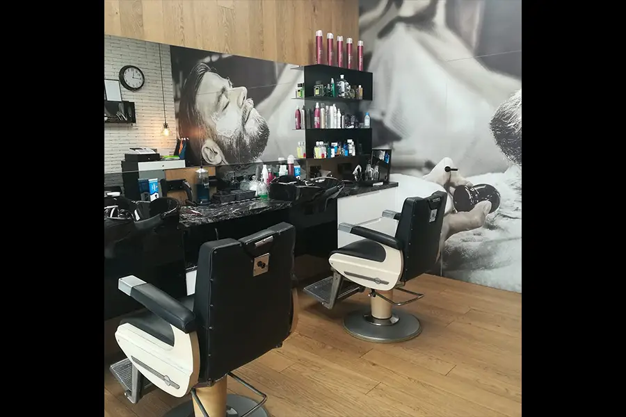 interior principal peluqueria barberia gandia