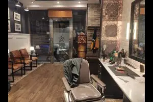 interior principal ruben salazar barbershop