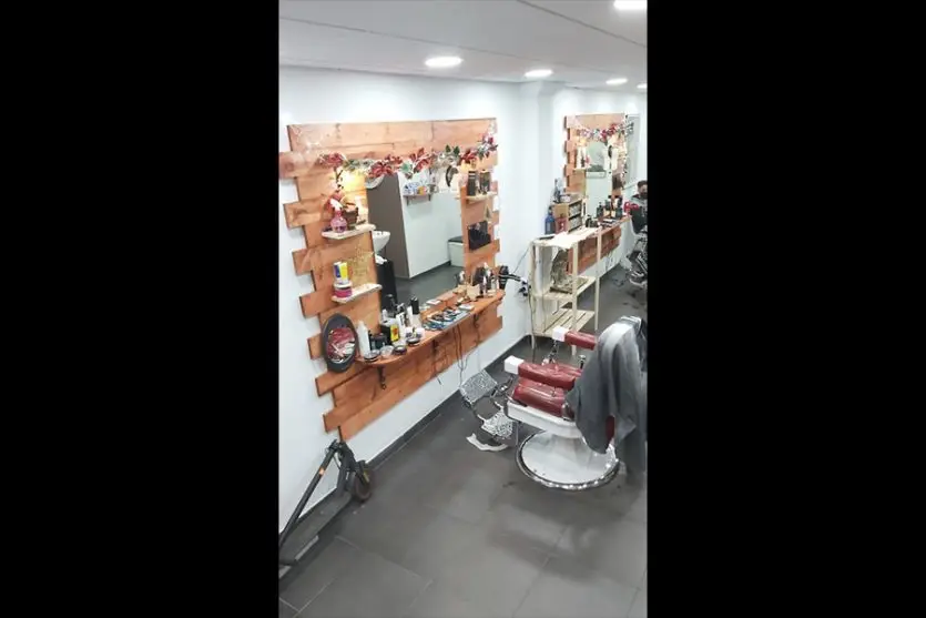 interior r and m barber
