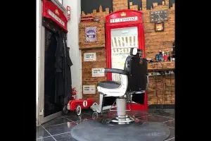 interior silla the brother barbershop