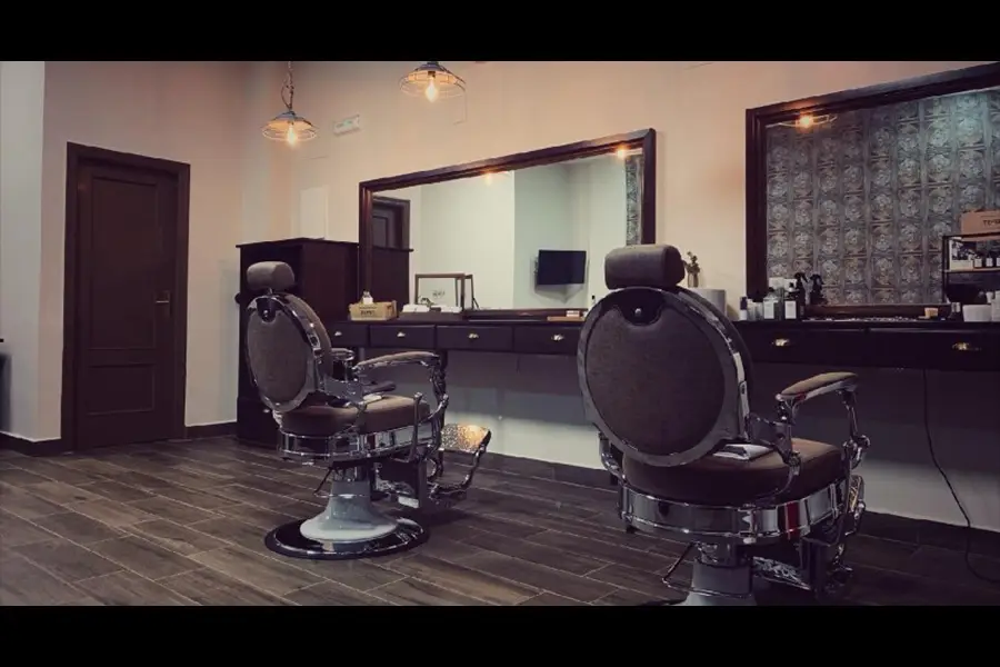 interior sillas principal julen barbershop