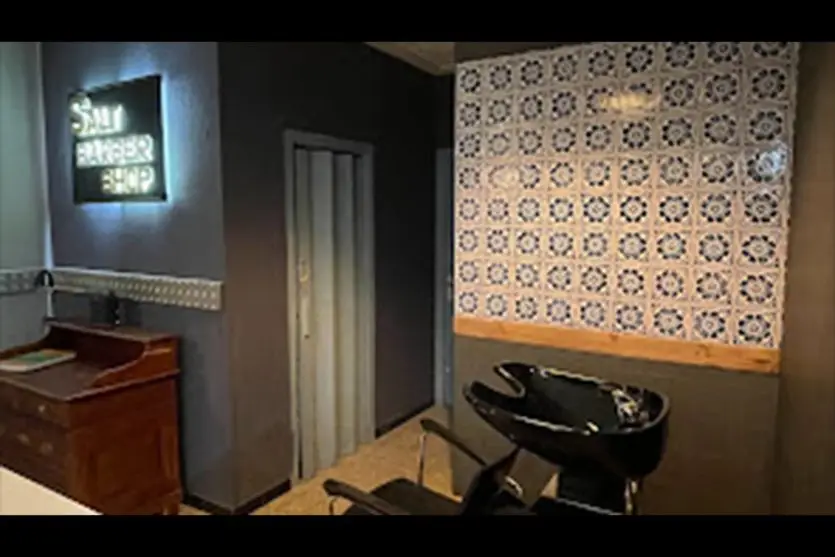 interno barberia lavado cabeza