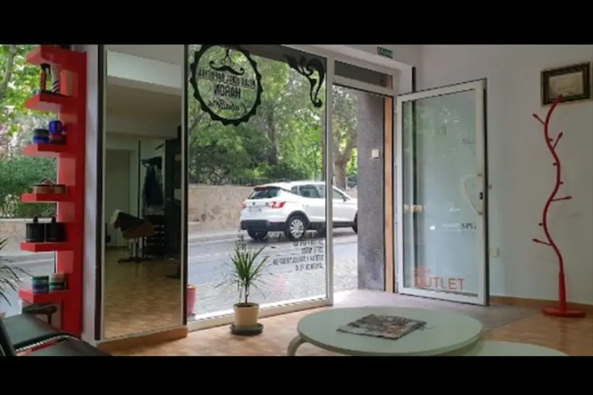 principal barberia haron interior espacio